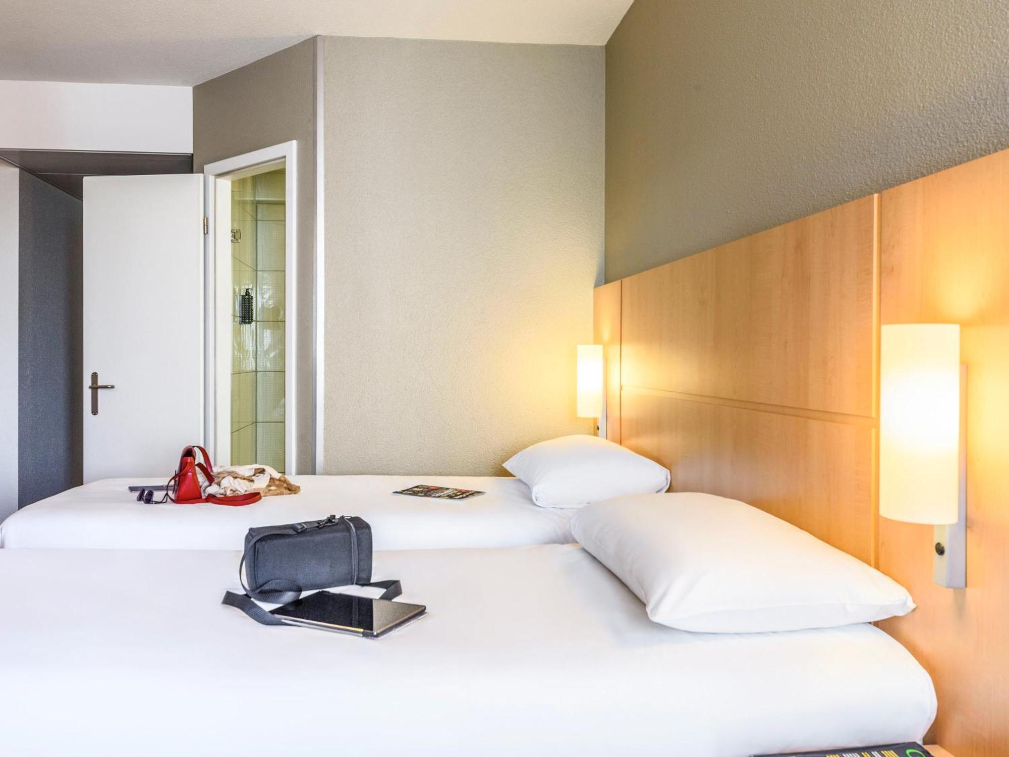 Ibis Lausanne Crissier Exterior photo